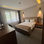 Ween Hotel 3*