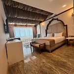 Ween Hotel