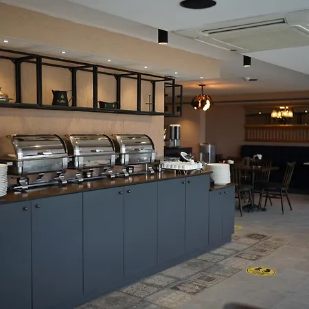 Ween Hotel 3*