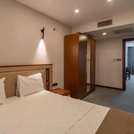 Hotel Ween 3*